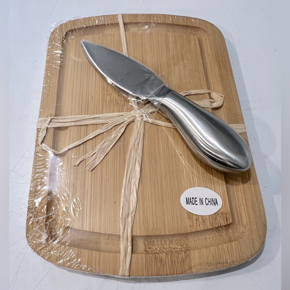 NEW small cutting board and knife